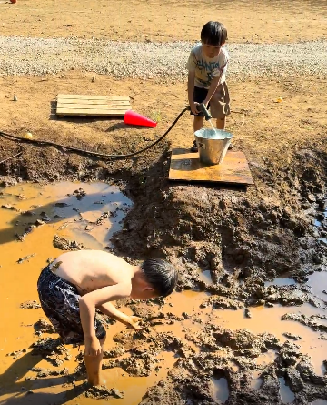 びしょ濡れ&どろんこ!全力フィールド体験